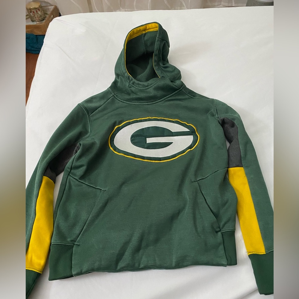 Green Bay Packers official NFL high performance fleece lined hoodie.